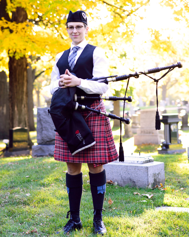 Bagpiper ready to play a bagpipe funeral song